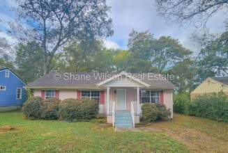 Building Photo - Comfortable 3 bedroom/ 1 bathroom home for rent.  Quiet neighborhood and lovely back yard and dec...