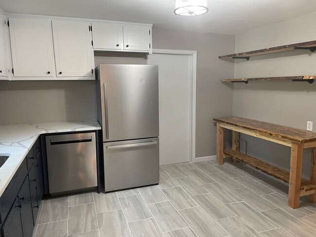 Building Photo - Beautifully renovated Normaltown 3/2 Home with fenced in front yard! Water, trash, and lawncare i...