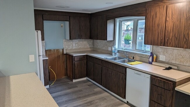 Building Photo - 716 Main St