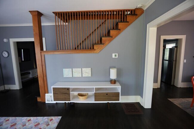 Building Photo - 1320 Pennoyer Ave