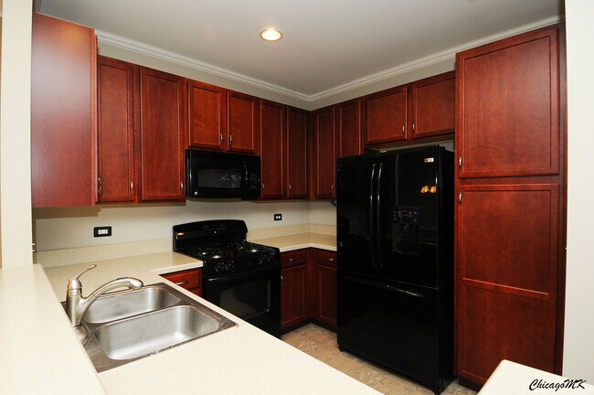 Building Photo - 2250 Aurora Dr