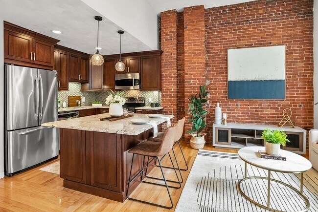 Building Photo - 529 Columbus Ave