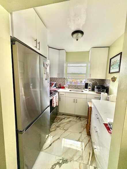 Building Photo - 166 Sheffield G