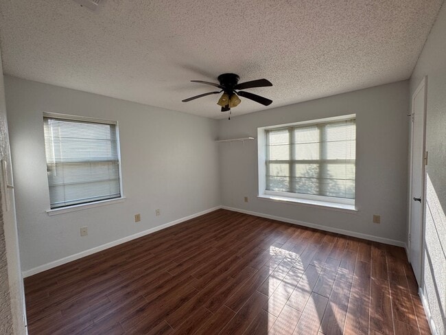 Building Photo - 807 Bass Cir