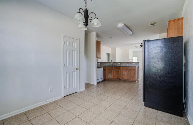 Building Photo - 7547 Oakwood Canyon Dr