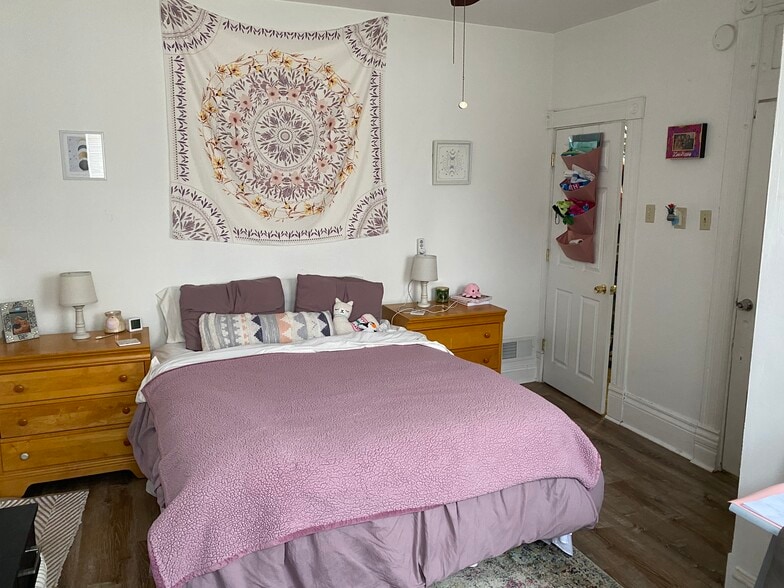 Building Photo - 2226 Jane St