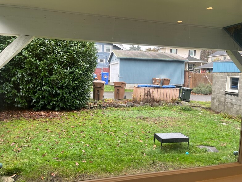 Building Photo - 1502 N Oakes St