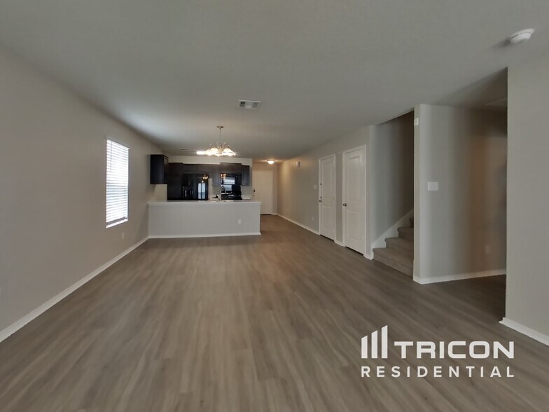 Building Photo - 421 Moonvine Way
