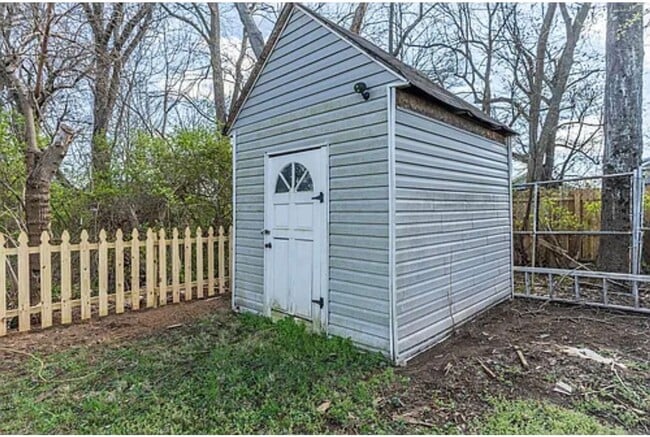 Building Photo - Fully Renovated 2BR/2BA with Garage – Walk to West Sixth & Legacy Trail