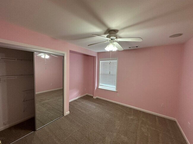 Building Photo - 1093 River Isle Dr