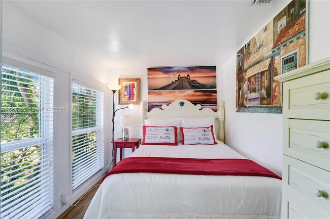 Building Photo - 212 SW 1st Ave