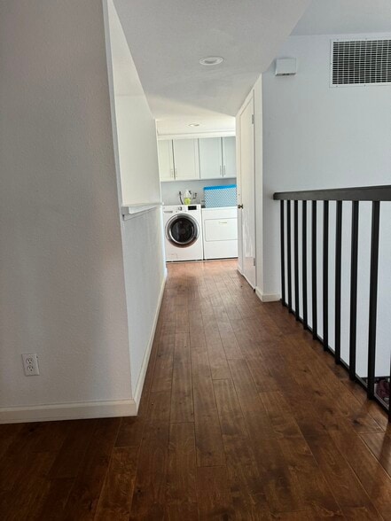 Building Photo - 575 Villa Real
