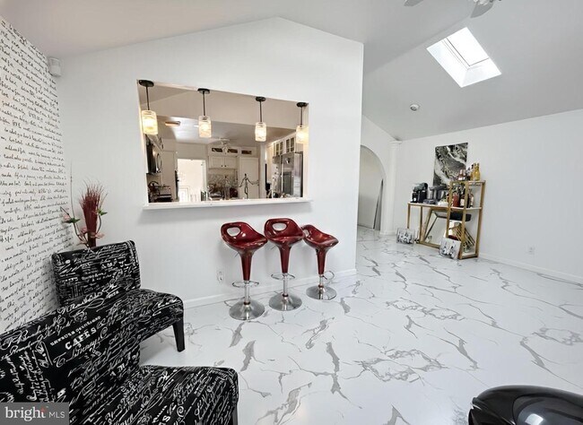 Building Photo - 610 Ogden Dr