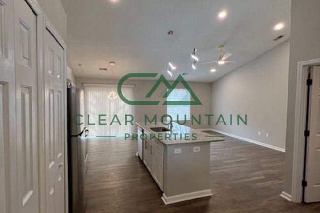 Building Photo - Beautifully Updated 4BR/2BA Home with Modern Finishes!