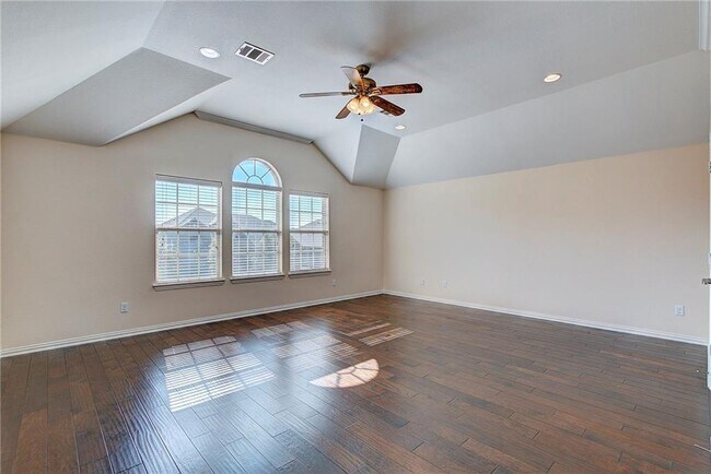 Building Photo - 2601 Mirasol Loop