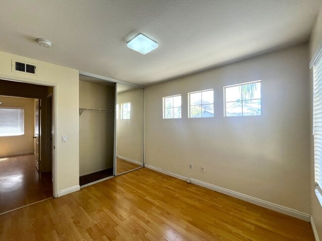 Building Photo - 4 bed, 2.5 bath located in Corona, CA!