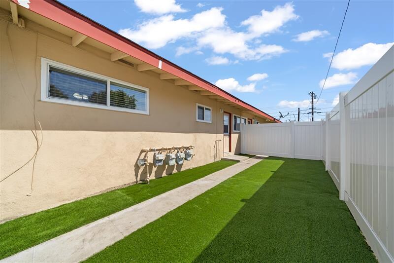 Building Photo - 870 S Philadelphia St