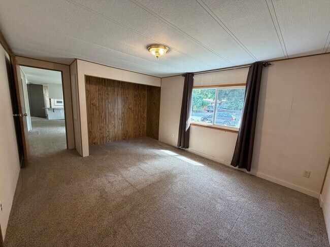Building Photo - Updated 2 bedroom 2 bath manufactured home