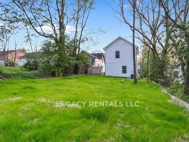 Building Photo - 312 W Blair Ave