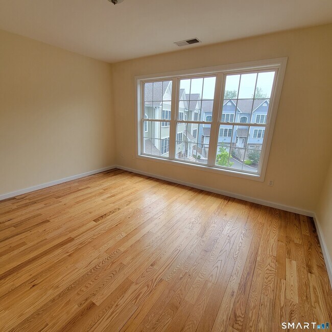 Building Photo - 19 Oak Meadows Dr