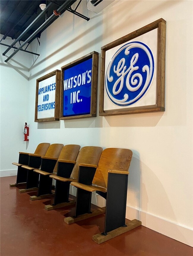 Building Photo - 111 S Main St