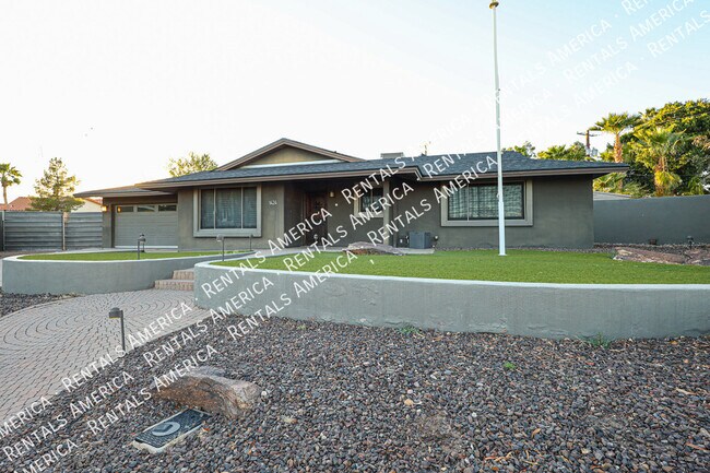 Building Photo - 1424 N Gene Ave