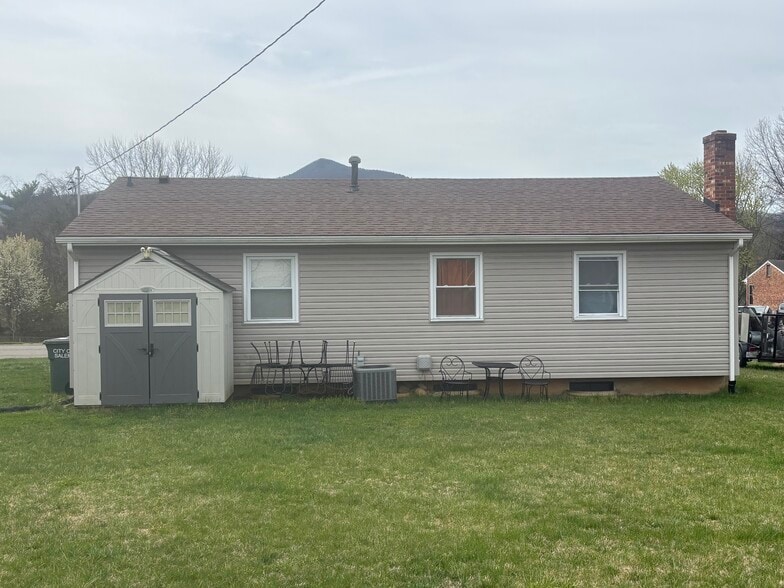 Building Photo - 701 Moran Ave