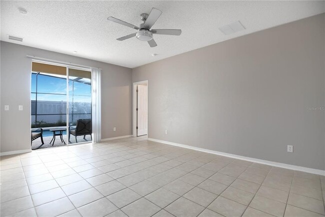 Building Photo - 915 Knollwood Dr