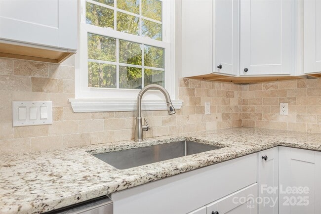 Building Photo - 100 Aurora Ln