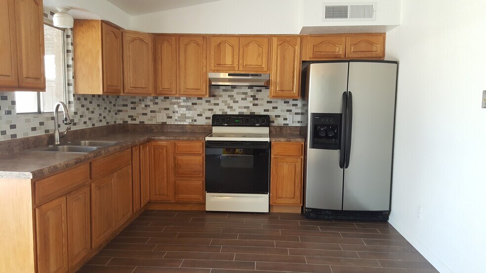 Kitchen with tile backsplash - 2436 W Sumaya Way