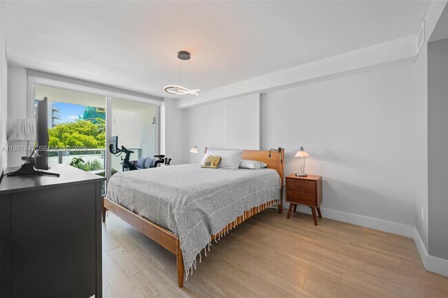 Building Photo - 1025 92nd St