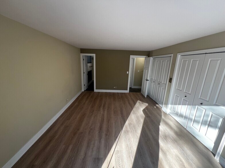 Building Photo - 2500 Windsor Mall