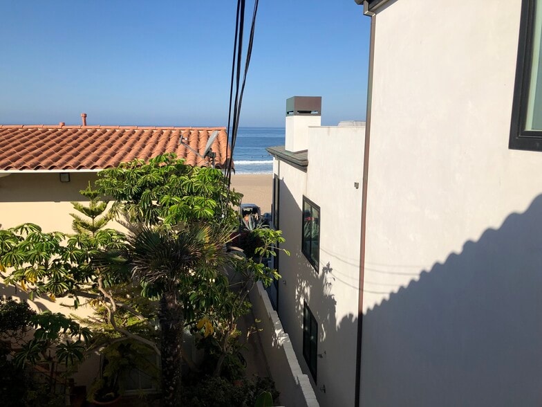 Building Photo - 3802 The Strand