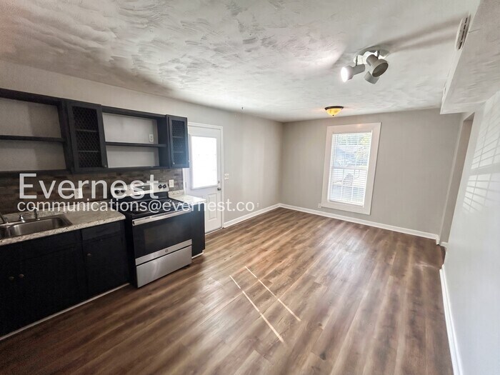 Building Photo - 811 Glade View Ct