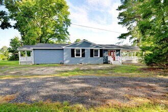 Building Photo - New Waterfront Home