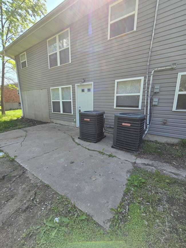 Building Photo - 1504 June Ln