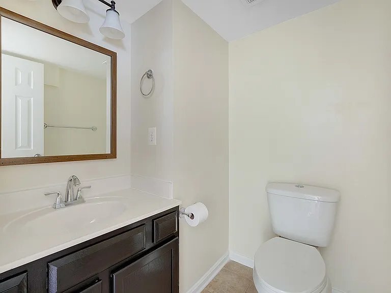 Building Photo - 6119 Oaklawn Ln