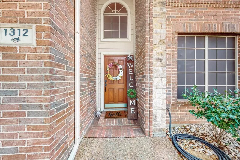 Building Photo - 1312 Cattle Crossing Dr