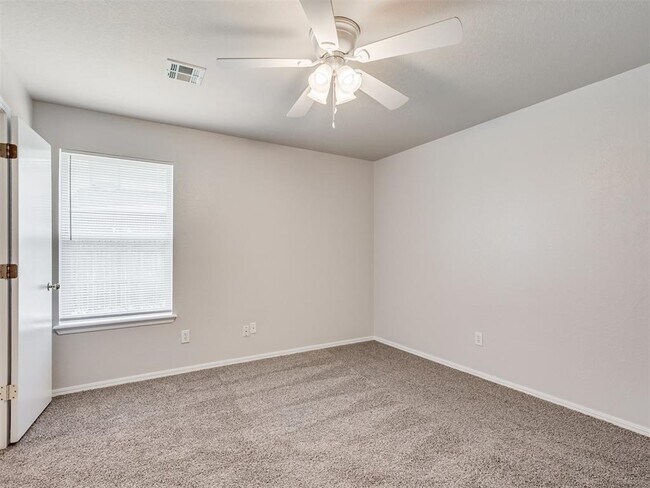 Building Photo - 949 N Windermere Dr
