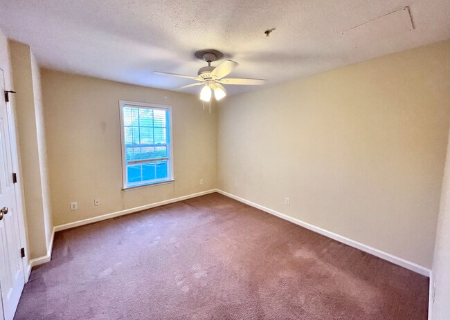 Building Photo - Condo FOR RENT Winston Salem!!