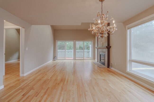 Building Photo - 2 Bedroom 1.75 Bathroom Townhome in Federal Way WA