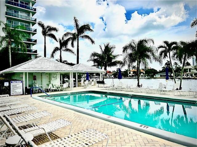 Building Photo - 6435 Bay Club Dr