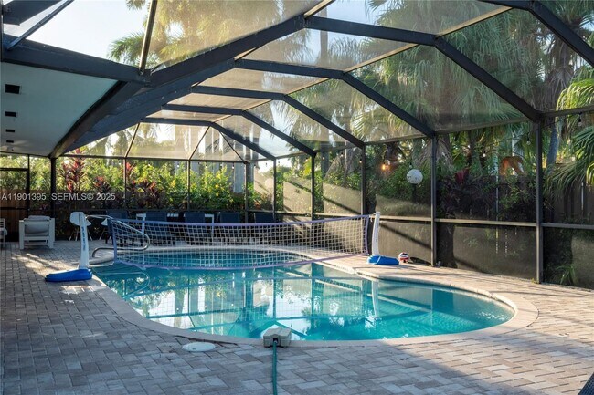 Building Photo - 1141 N North Lake Dr