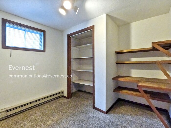 Building Photo - 712 Frontier Ct