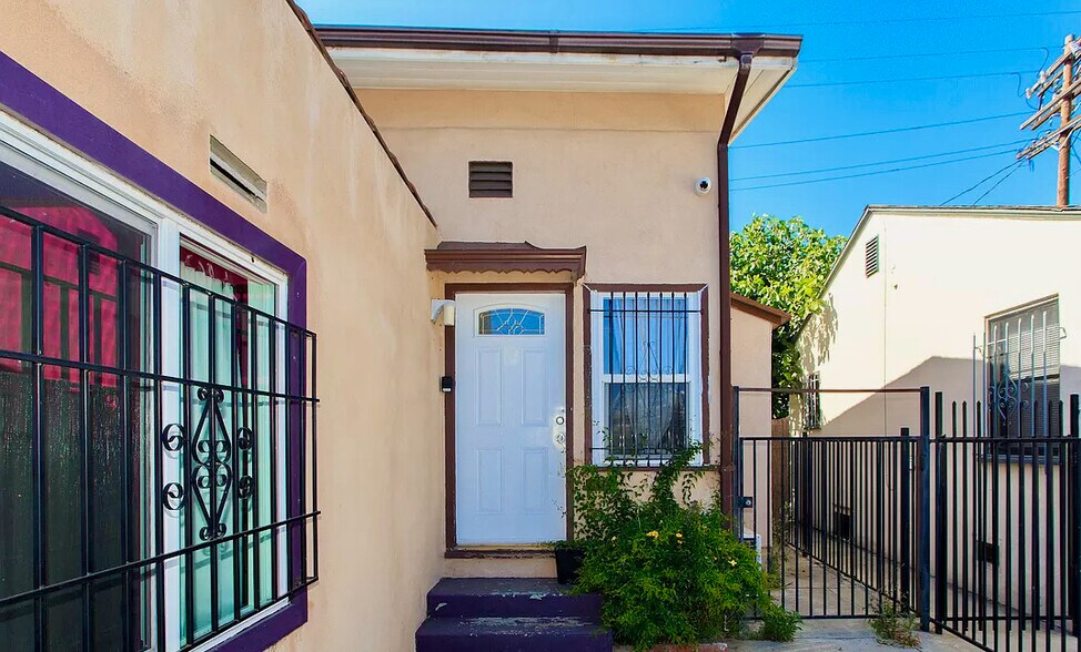 Primary Photo - 5825 Venice Blvd
