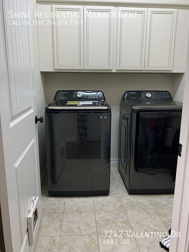 Building Photo - 3242 Valentino Dr