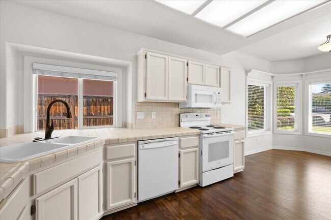 Building Photo - 2485 Greenfield Ct