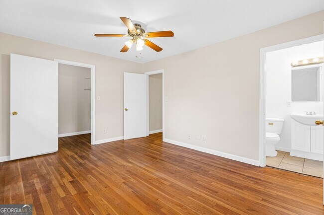 Building Photo - 4140 Rainbow Dr