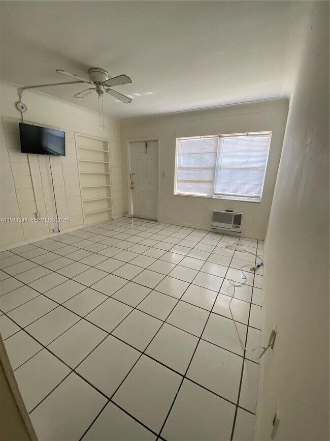 Building Photo - 2031 NE 167th St