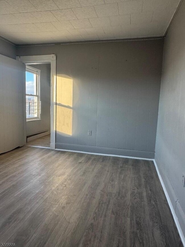 Building Photo - 467 21st Ave